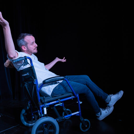 Eric Pujol sur un fauteuil roulant